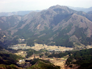 トンギリ山より祇園山を臨む